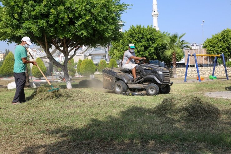 Erdemli’de sahil bandı ve sosyal alanlarda bakım çalışmaları sürüyor