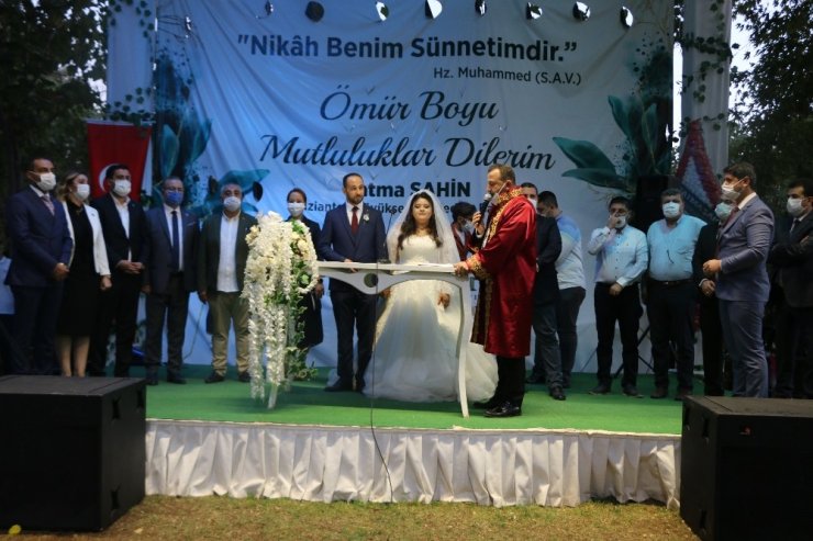 Muhabirler mutluluğa ‘evet’ dediler