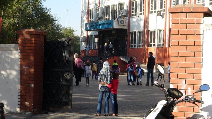 Yüz yüze eğitimin ikinci aşaması tehlikeli yolculukla başladı