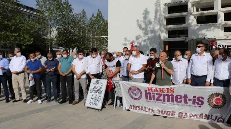Antalya Büyükşehir Belediyesi önündeki grev, 445 gündür devam ediyor