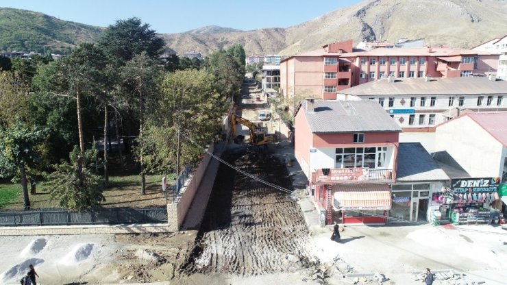 Tatvan’da kış mevsimi öncesi yol yapım çalışması