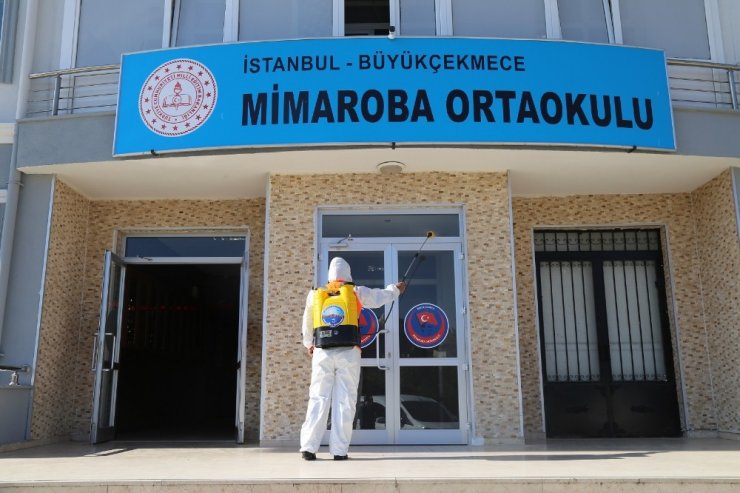 Büyükçekmece’deki okullar dezenfekte edilmeye devam ediyor