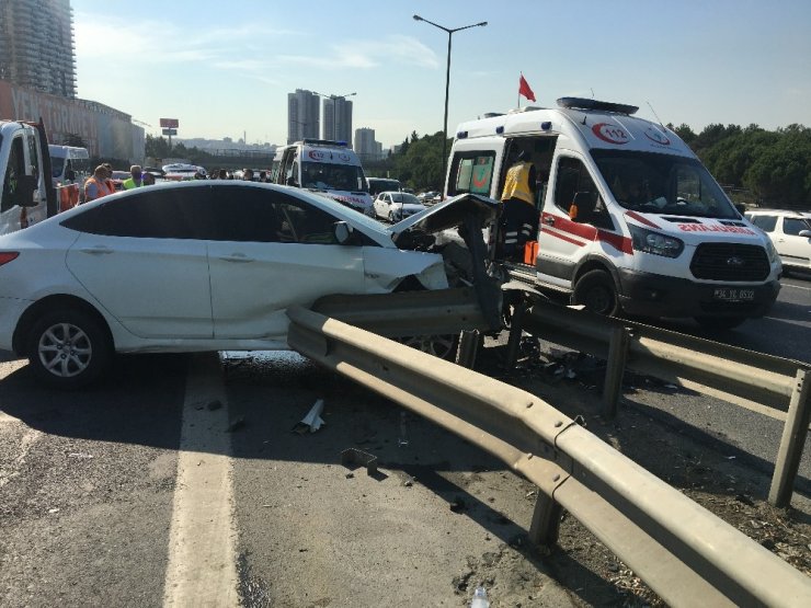 TEM’de kaza: 2’si polis 5 yaralı