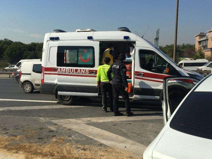 TEM’de kaza: 2’si polis 5 yaralı