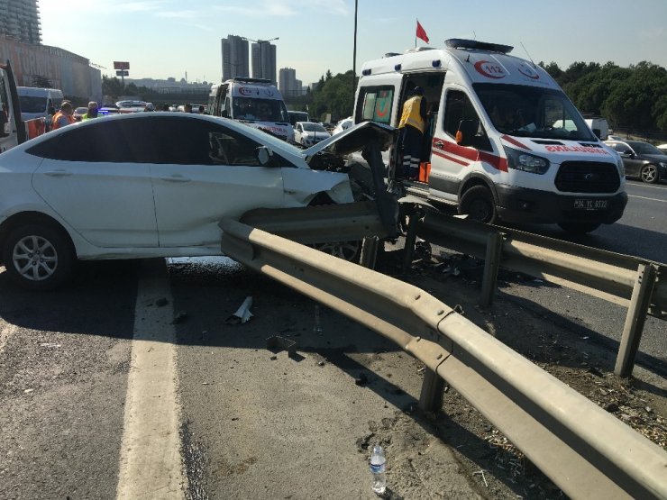 TEM’de kaza: 2’si polis 5 yaralı