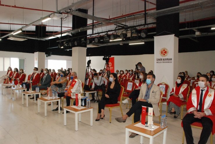 İzmir Kavram Meslek Yüksekokulu akademik yılı açıldı