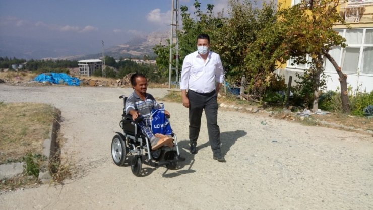 Kaynar, engelli vatandaşları sevindirdi