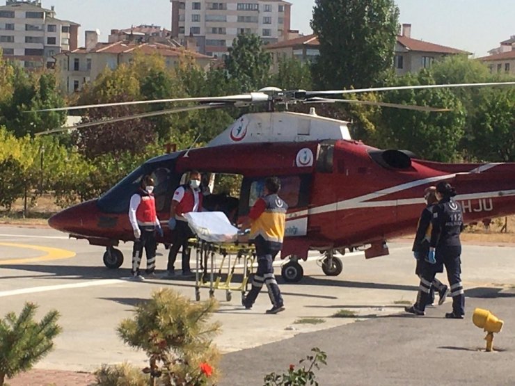 KOAH hastası kadın ambulans helikopterle şehir merkezine getirildi