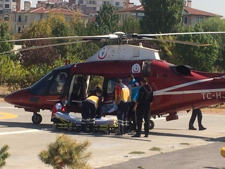 KOAH hastası kadın ambulans helikopterle şehir merkezine getirildi