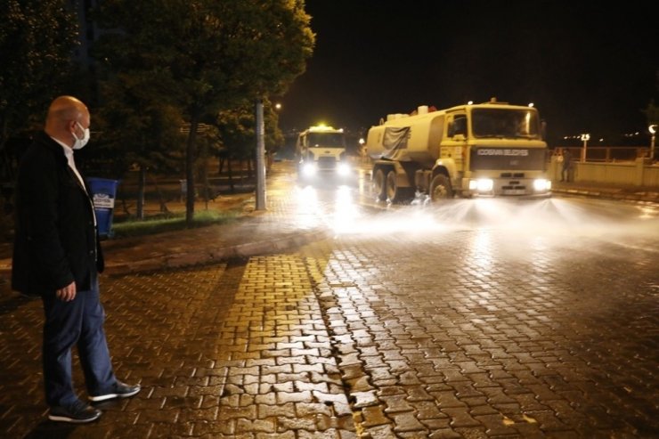 Başkan Çolakbayrakdar’dan gece boyu temizlik mesaisi