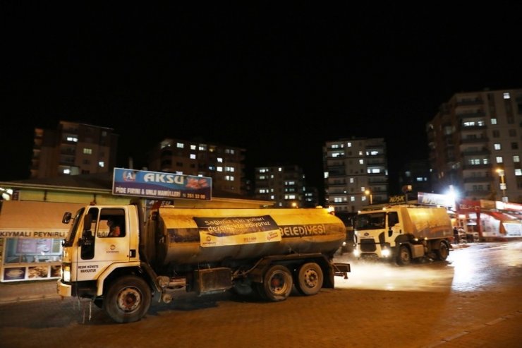 Başkan Çolakbayrakdar’dan gece boyu temizlik mesaisi