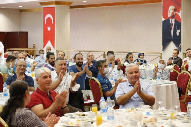 Apartman görevlilerinin sesi Konak’tan duyuruldu