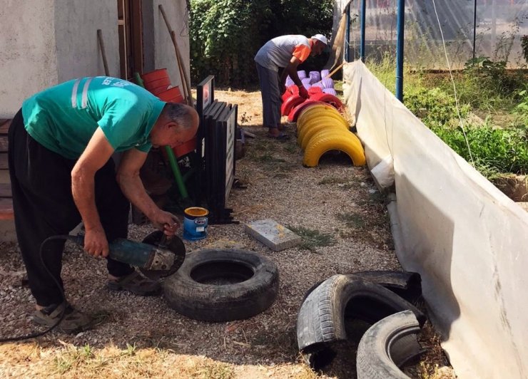 Kozan’da atık lastikler parklarda kullanılıyor