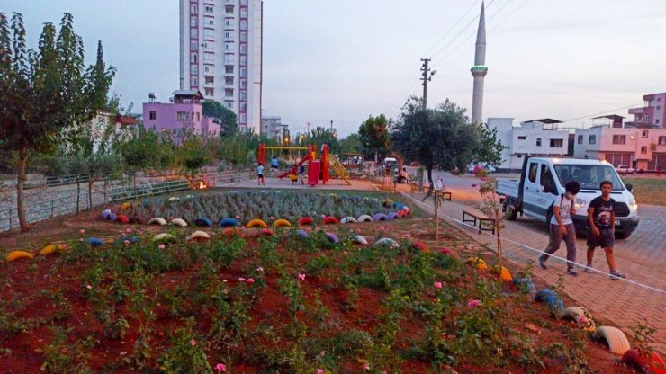 Kozan’da atık lastikler parklarda kullanılıyor