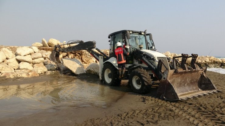 Kepçeli yavru köpek kurtarma operasyonu