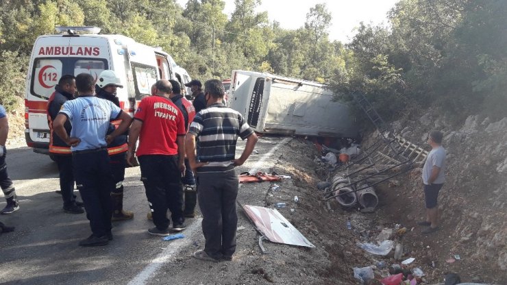Mersin’deki tarım işçisi taşıyan midibüs kazasında ölü sayısı 2’ye yükseldi