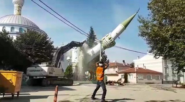 Minare böyle yıkıldı...Film gibi izlediler