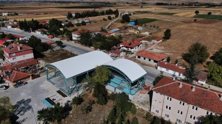 Oklubalı pazar yerinin cephesi kaplanıyor