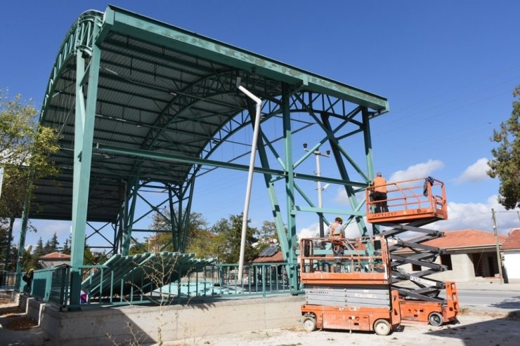 Oklubalı pazar yerinin cephesi kaplanıyor