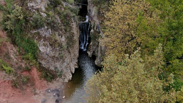 Tarih içindeki doğal güzellik Yarhisar Şelalesi sonbaharda da ilgi çekiyor