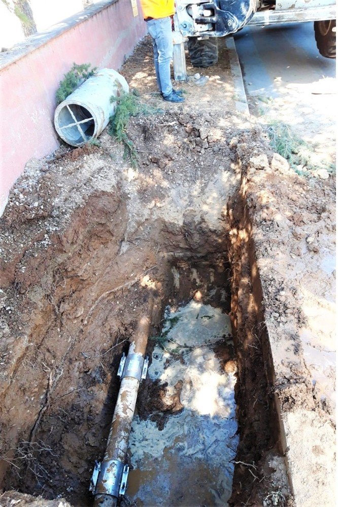 Sandıklı Belediyesi kanalizasyon hatlarında bakım yaptı