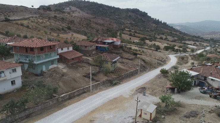 Yıllardır asfalt görmeyen yollar bir bir asfaltlanıyor