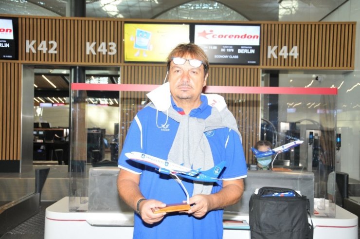 Anadolu Efes, ALBA Berlin maçı için Almanya’ya uçtu