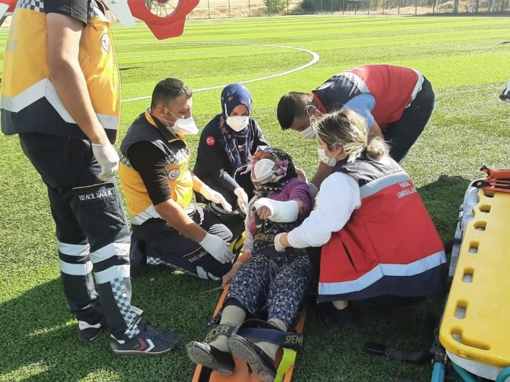 Yaşlı kadının imdadına ambulans helikopter yetişti