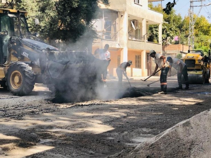 Başkan Erdem: "Ceyhan’da bozuk yol kalmayacak"