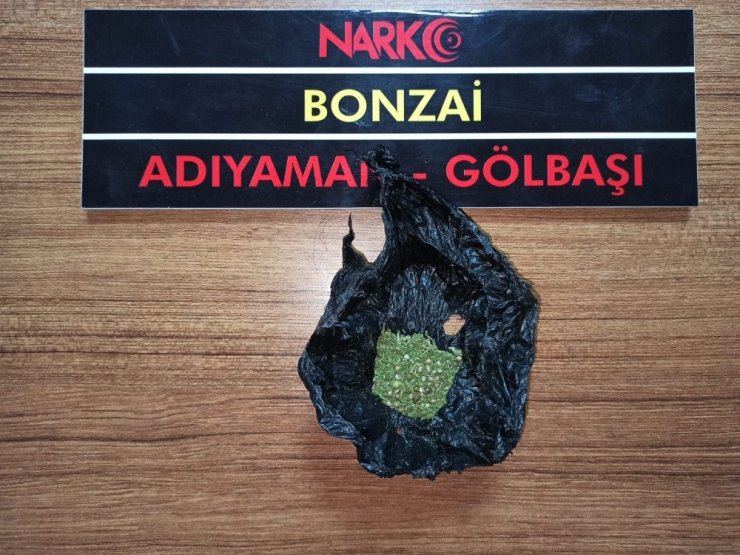 Şüpheli şahısların üzerinde uyuşturucu ele geçirildi