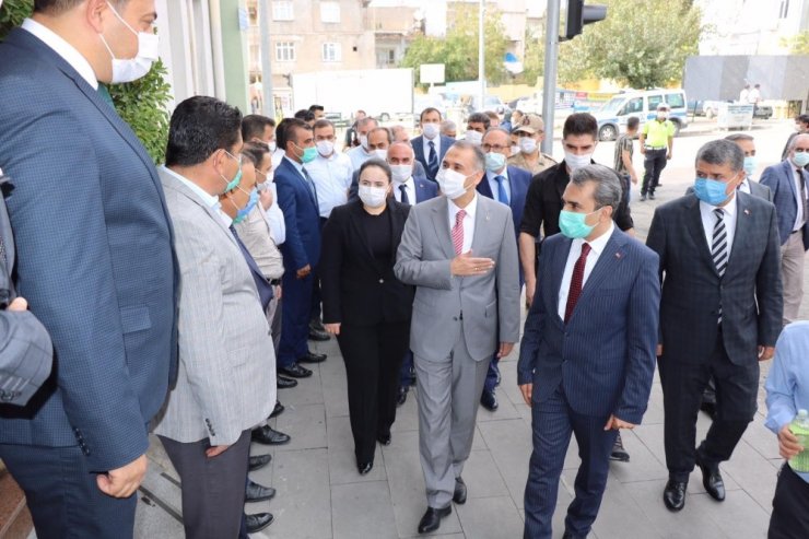 Vali Çuhadar, Besni ilçesinde incelemelerde bulundu