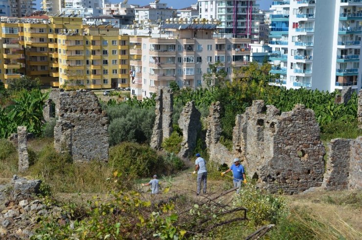 Naula Antik Kenti restorasyon için temizleniyor