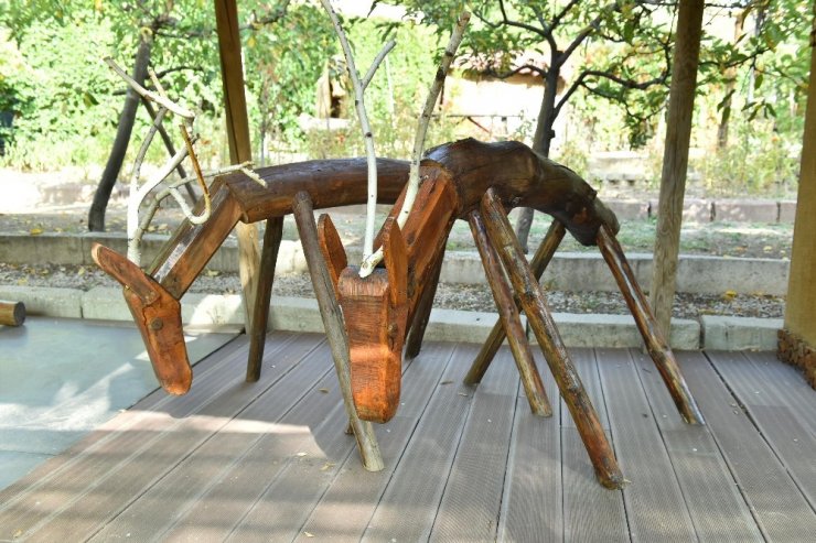 Başkentte atık ağaçlar sanat eserine dönüşüyor