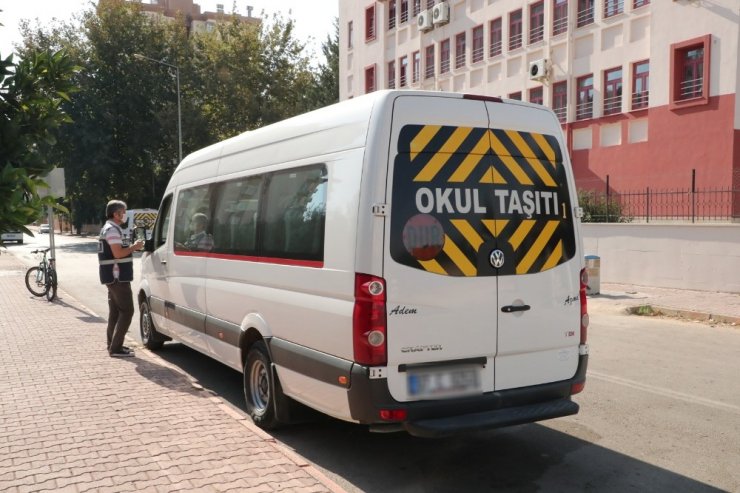 Polis okul çevrelerini denetledi