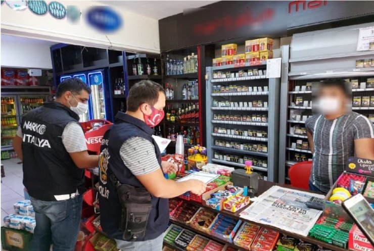 Polis okul çevrelerini denetledi