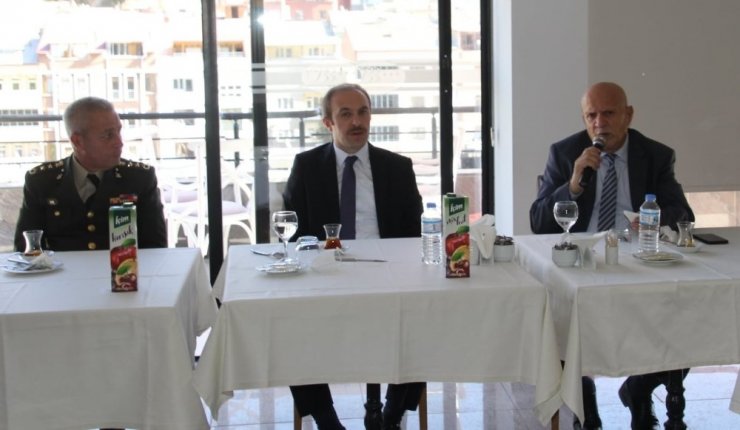 Bayburt İl Garnizon Komutanı Diker’e veda yemeği düzenlendi