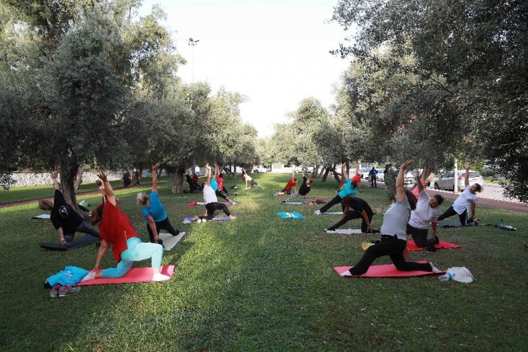 Bayraklı’da sabah yoga akşam zumba