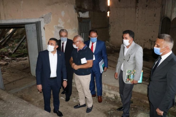 Vali Atay tarihi Orhan Gazi Camii’nde incelemelerde bulundu