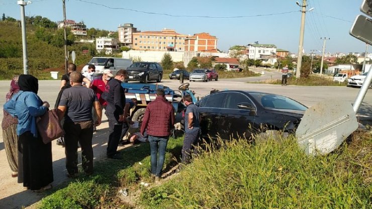 Tarım aracı ile otomobil çarpıştı 1 kişi yaralandı