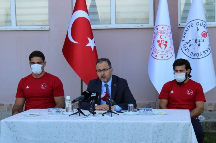 Bakan Kasapoğlu’ndan güreşçilere müjde