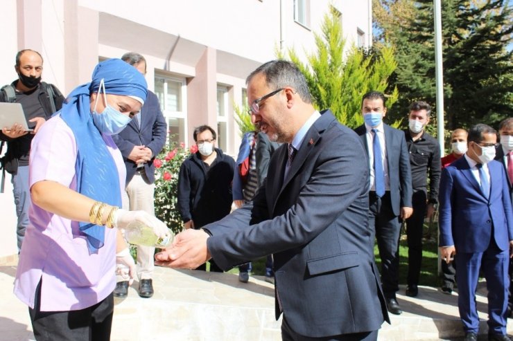 Bakan Kasapoğlu’ndan güreşçilere müjde