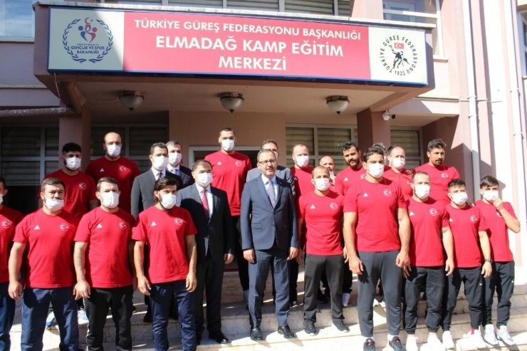 Bakan Kasapoğlu’ndan güreşçilere müjde