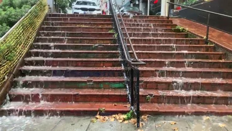 İstanbul’da sağanak yağış başladı