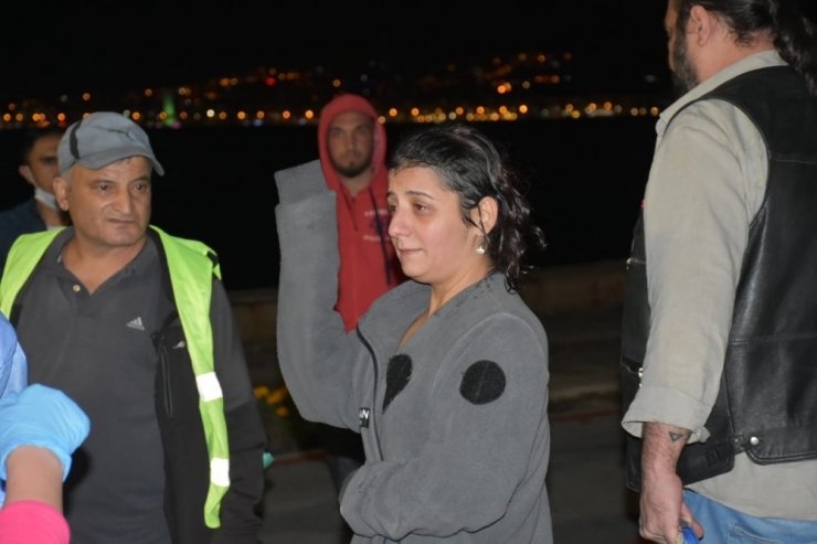 Denize düşen alkollü kadın boğulma tehlikesi geçirdi