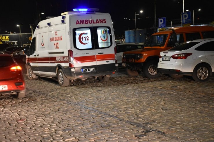 Denize düşen alkollü kadın boğulma tehlikesi geçirdi