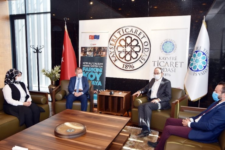 KTO’da Ulaşım A.Ş. çalışanlarına mesleki yeterlilik belgeleri Başkan Gülsoy tarafından verildi