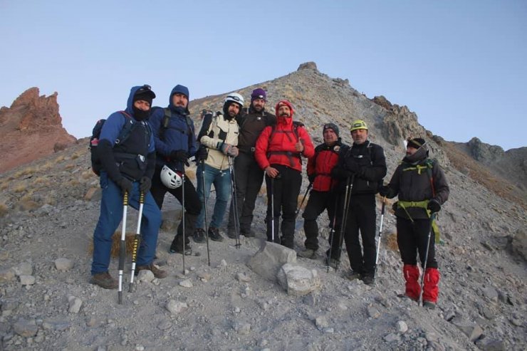 Dağcılar zirvede Azerbaycan bayrağı açtı