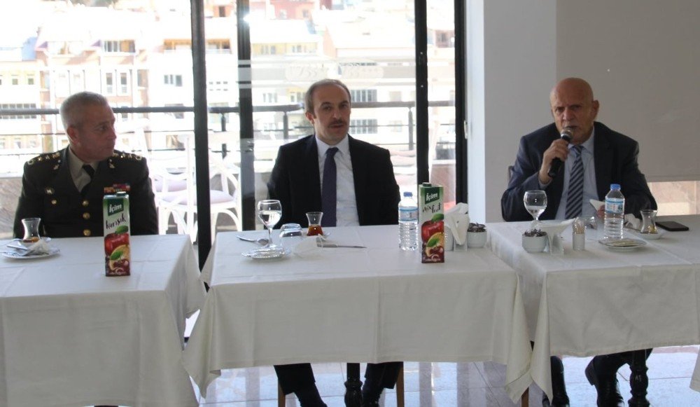 Konya İl Tugay Komutanlığına atanan Bayburt İl Garnizon Komutanı Diker’e veda yemeği