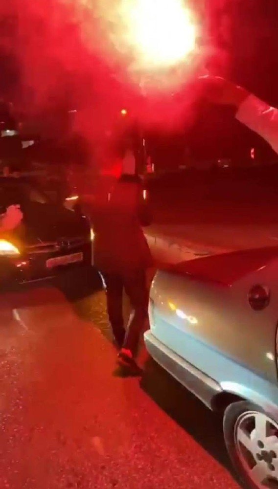 Antalya’da düğün konvoyunda yine silahlar konuştu