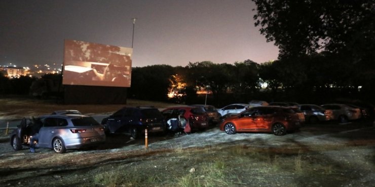 Arabalı sinema keyfi